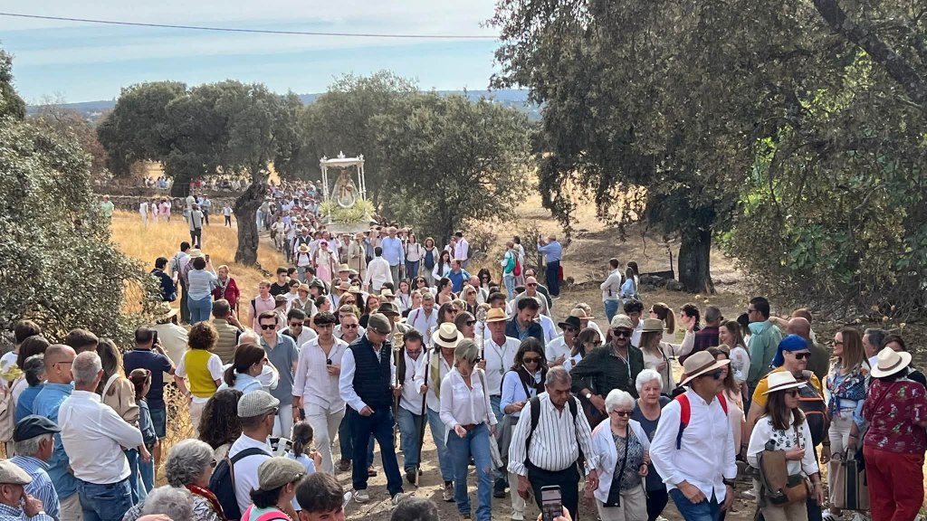 La Virgen de Luna regresa al Santuario de la Jara arropada por la devoción de todo un pueblo